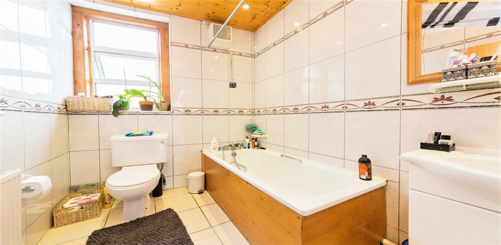 			2 Bedroom, 1 bath, 1 reception Flat			 Burnley Road, DOLLIS HILL